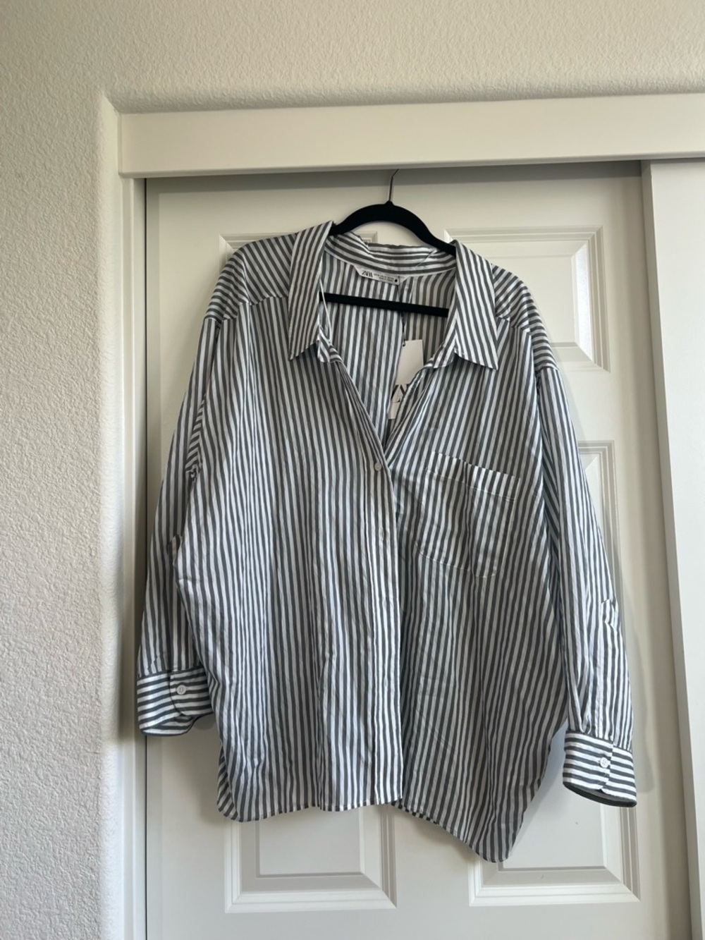Zara Gray and White Striped Button-Up Shirt